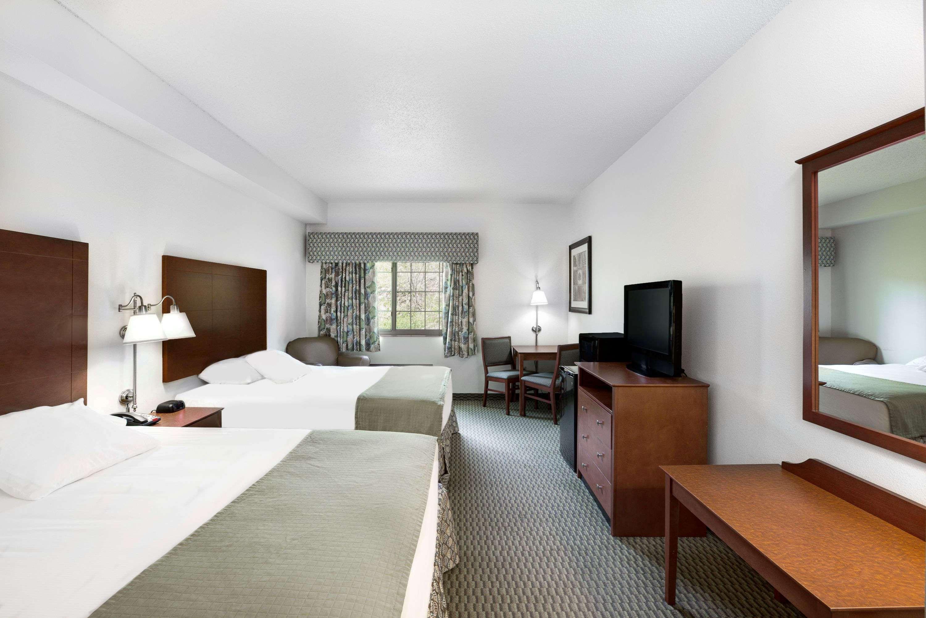 Days Inn By Wyndham Carroll Bagian luar foto